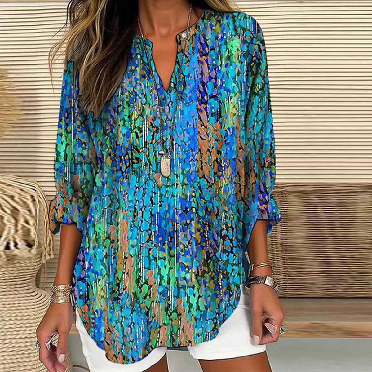 Elise | Super fashionable green blouse with long sleeves and a V-neck