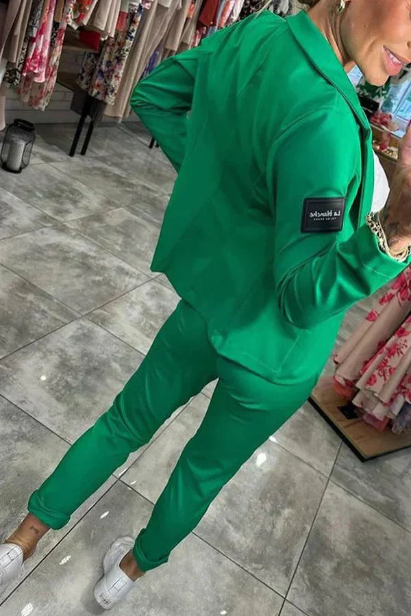 Tailored set with a soft jacket and comfortable sweatpants