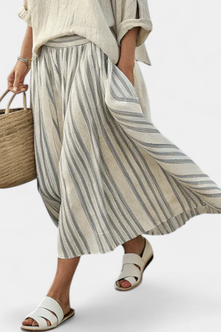 Complete Casual Daisy with Oversized Sweatshirt and Striped Midi Skirt Made of Bamboo Linen for an Elegant and Comfortable Style