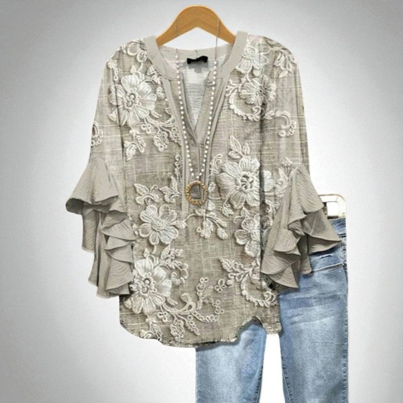 Élise Dentelle – A blouse that exudes subtle elegance