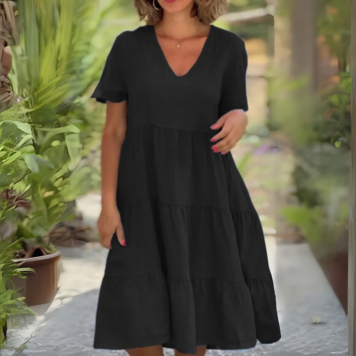 Luce | Light dress with a V-neck