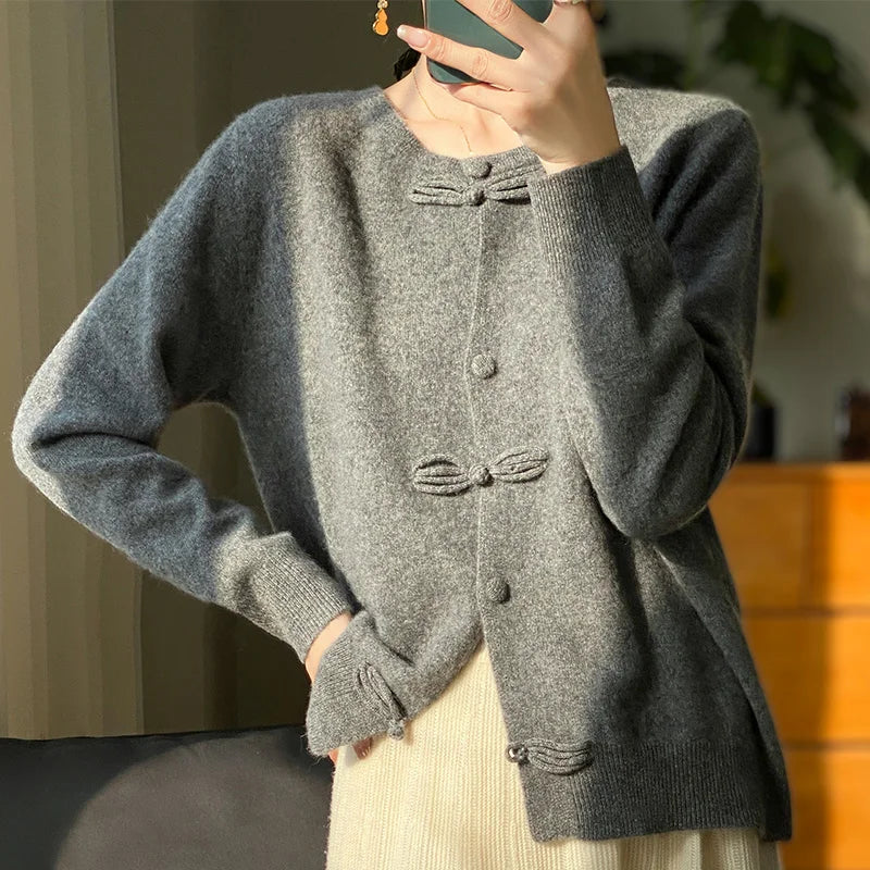 Beatrice | Cardigan with a Cashmere Bow