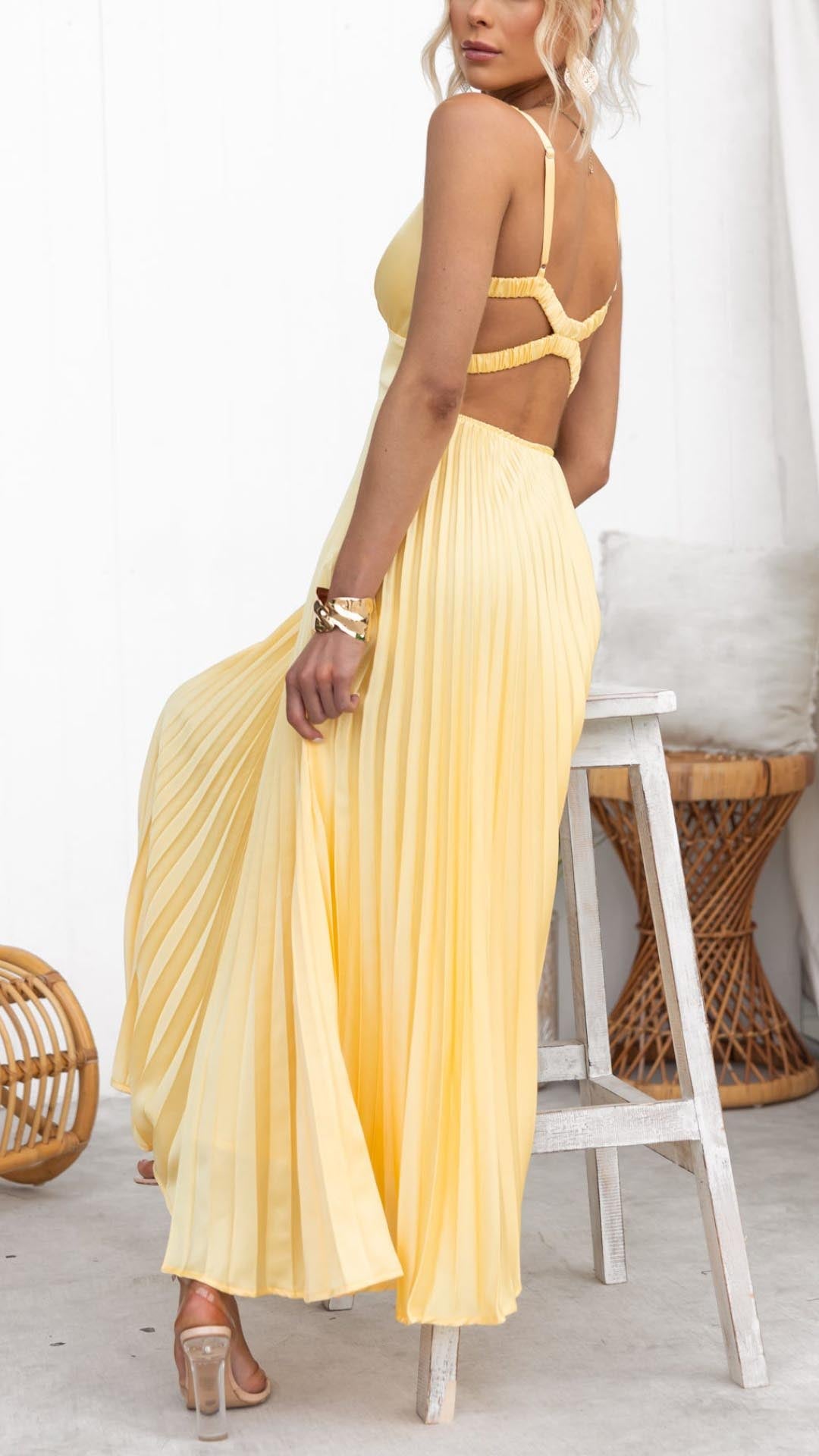Aby - Yellow Pleated Maxi Dress with V-Neck