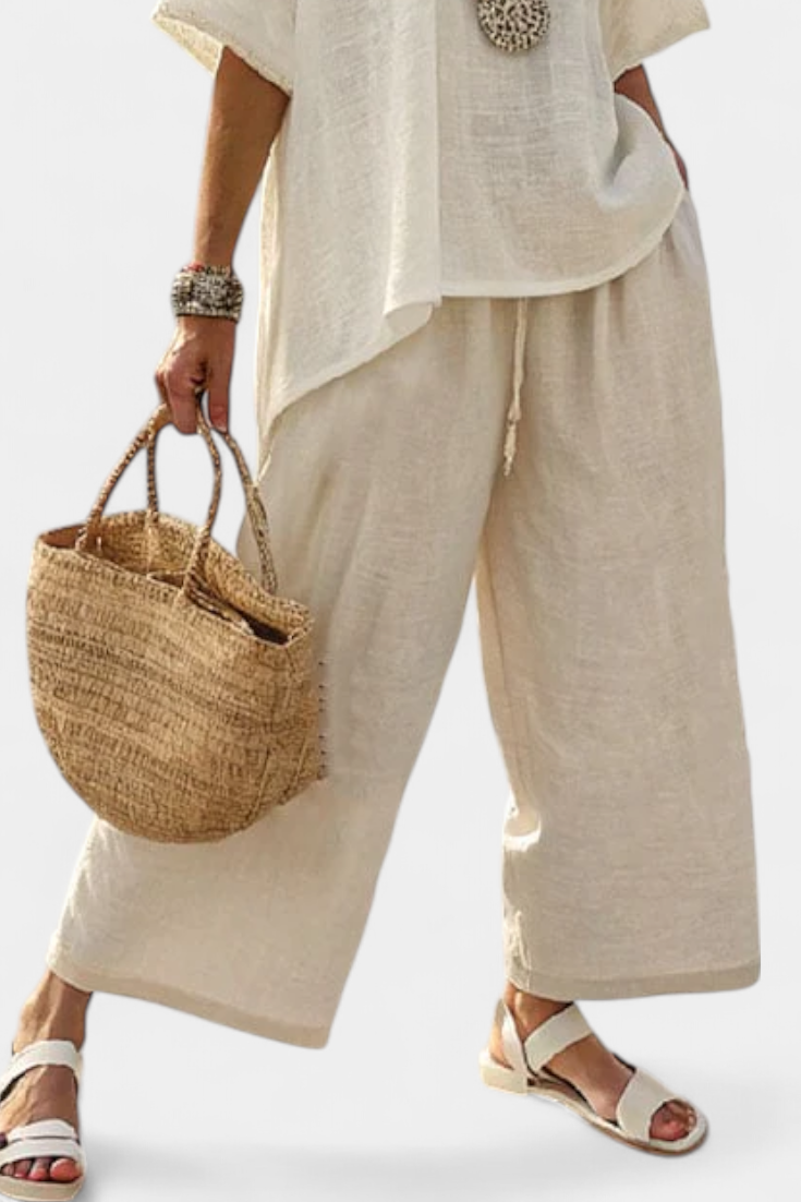 Complete Minimalist Daisy in Raw Tones with an Oversized Top and Wide Pants for a Simple and Elegant Style