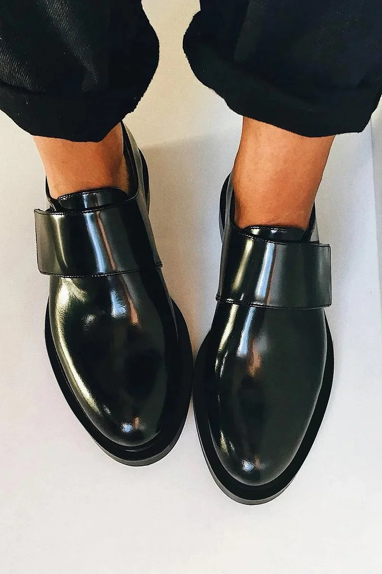 IRIS | Elegant shiny loafers with a strap for impeccable style
