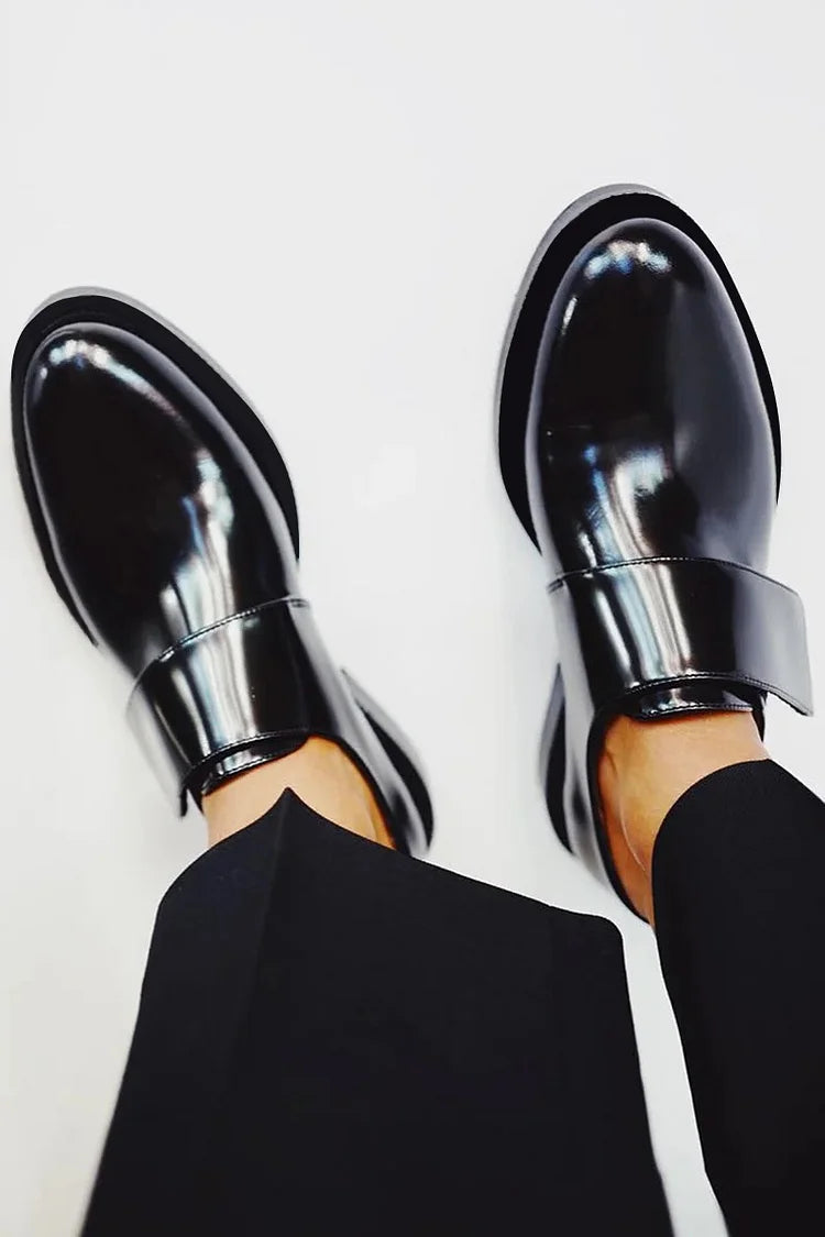 IRIS | Elegant shiny loafers with a strap for impeccable style