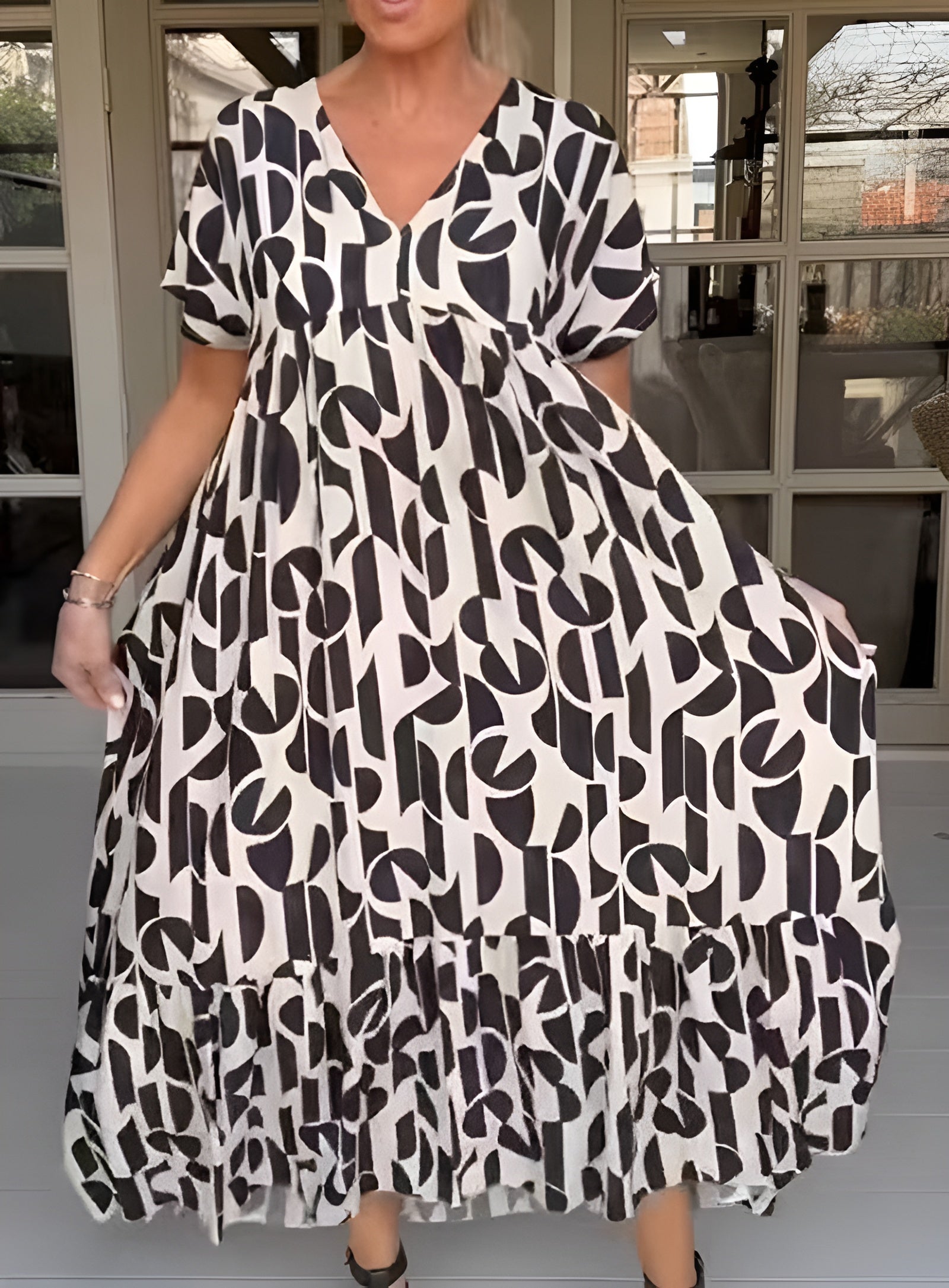 Colette | Light Dress with V-Neck