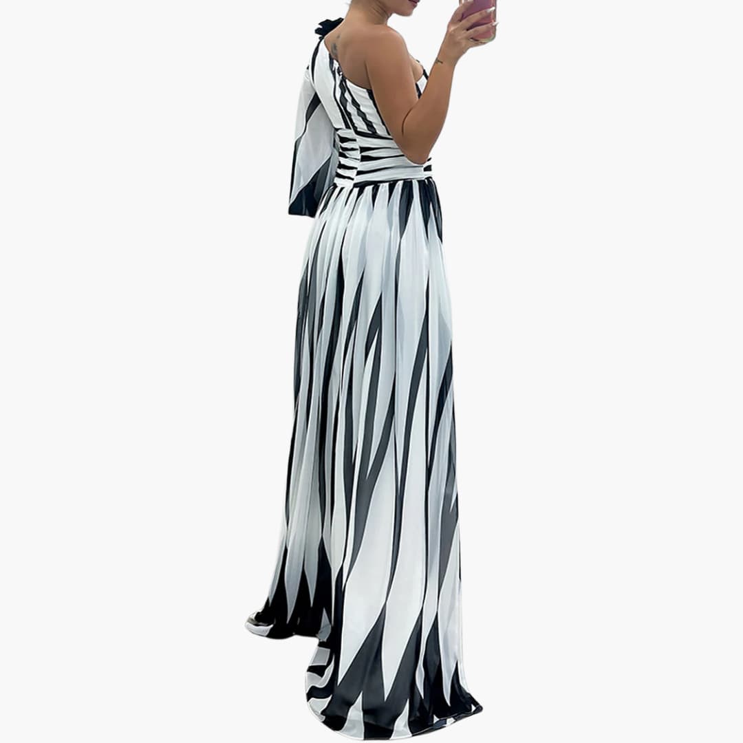 Carla – Elegant Maxi Dress with One Strap and Striped Pattern