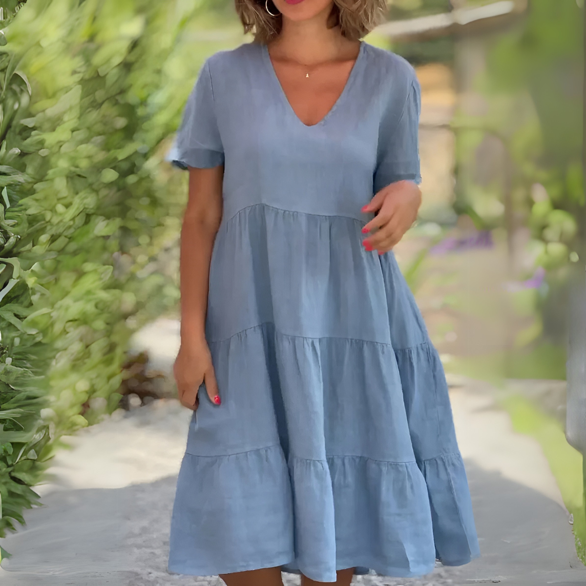 Luce | Light dress with a V-neck