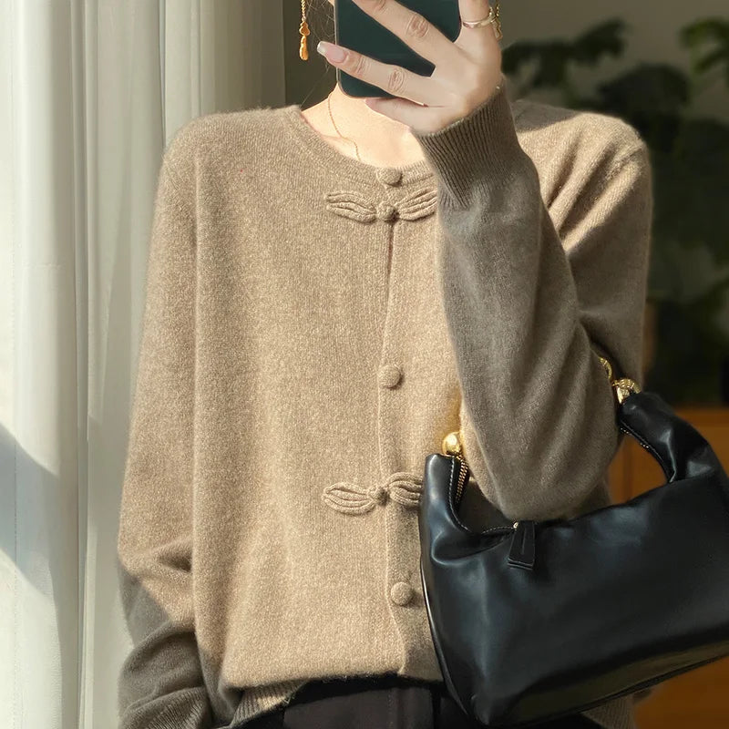 Beatrice | Cardigan with a Cashmere Bow