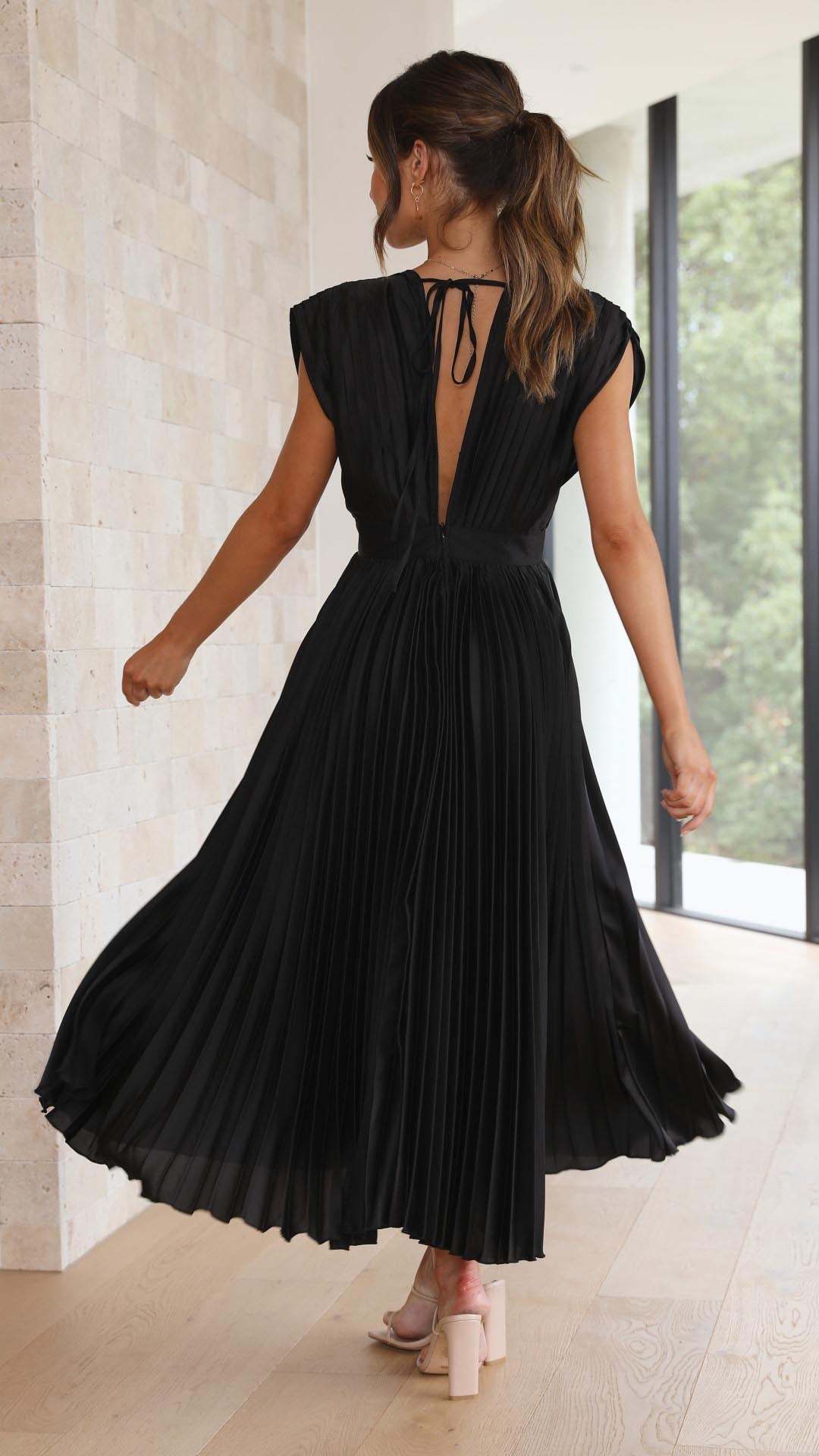 Alexis - Elegant Dress with Ruffles