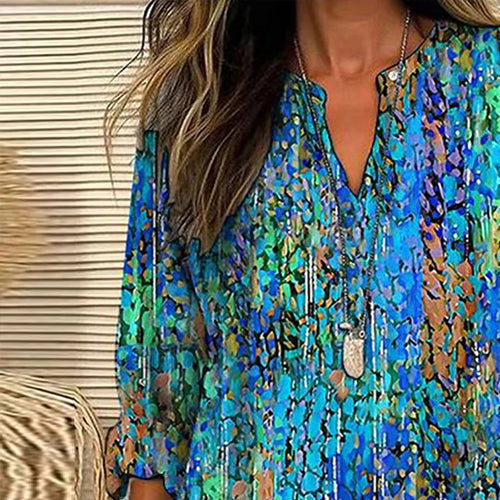 Elise | Super fashionable green blouse with long sleeves and a V-neck